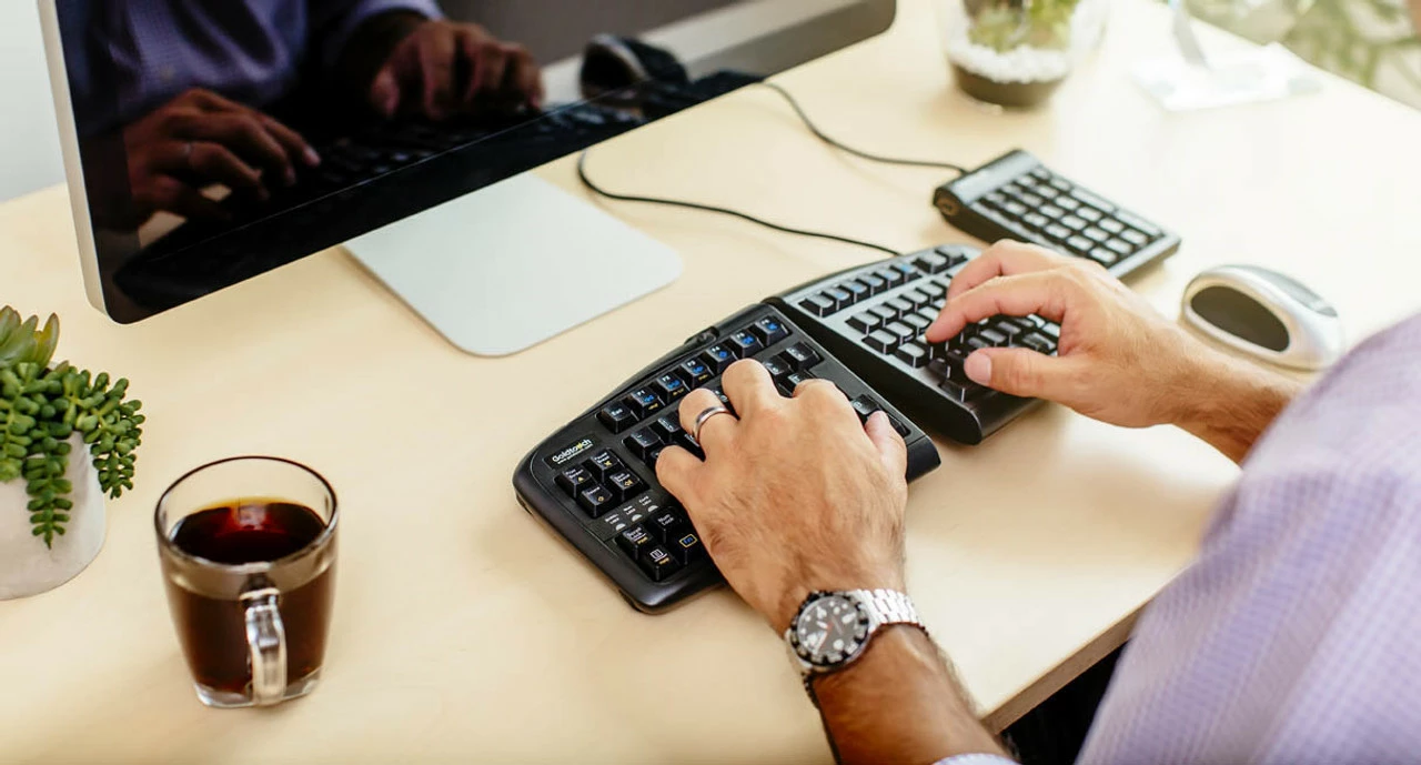 Goldtouch V2 Adjustable Keyboard For PC And Mac - GTU-0088 - Image 6