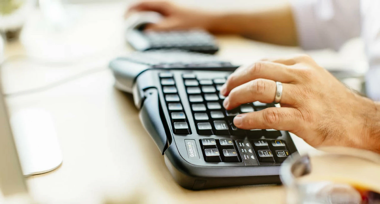 Goldtouch V2 Adjustable Ergonomic Keyboard - PC Only (USB & PS2) - Image 6