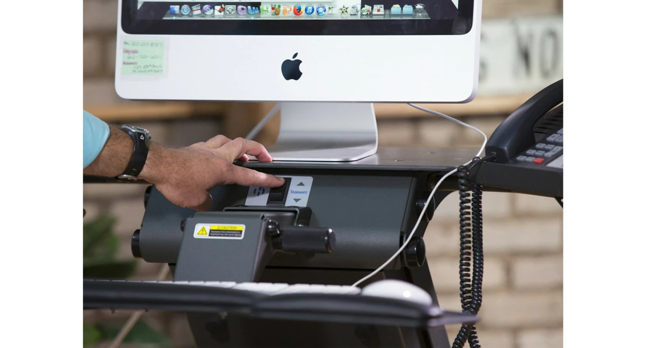 HealthPostures TaskMate Executive 6100 Desk Converter - Image 5