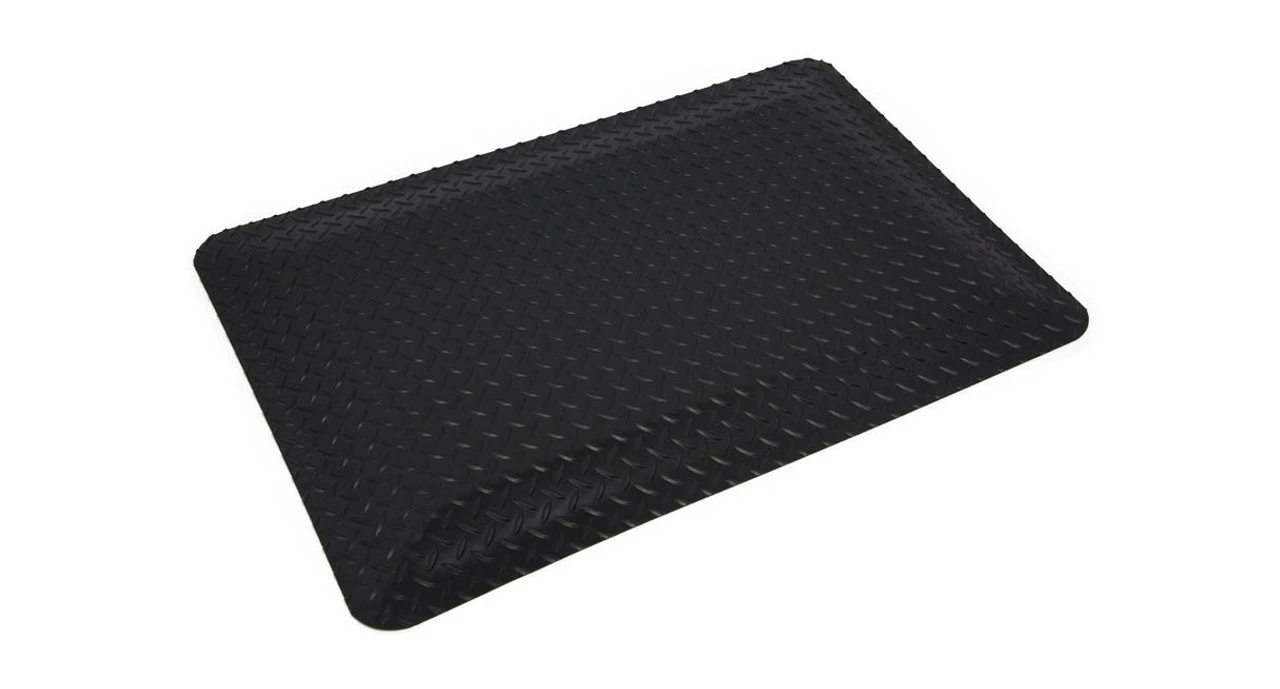 Wearwell 415 9/16" SpongeCote Diamond Plate Mat - Image 2